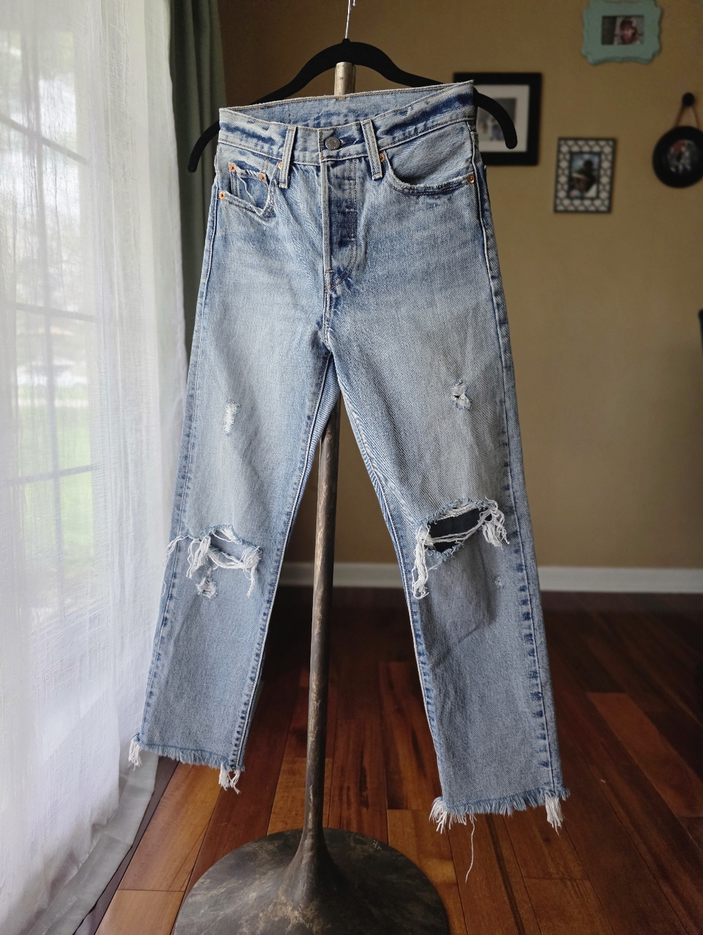 Levis 501 Cigarette Jeans Womens 24 00 Button Fly Rigid Frayed Cropped Ankle - Picture 4 of 15